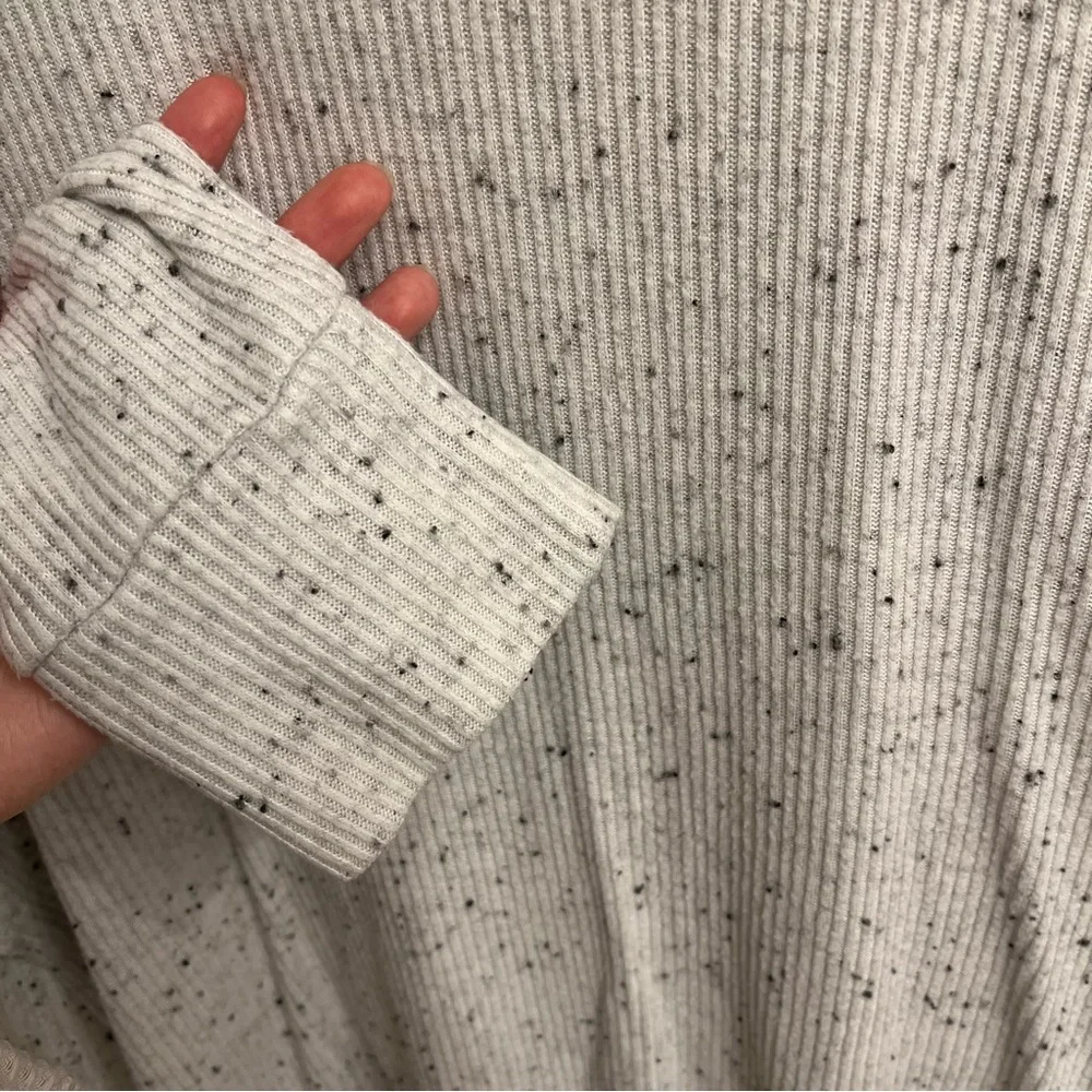 American Eagle Speckled Cream Long Sleeve Top - Picture 3 of 5